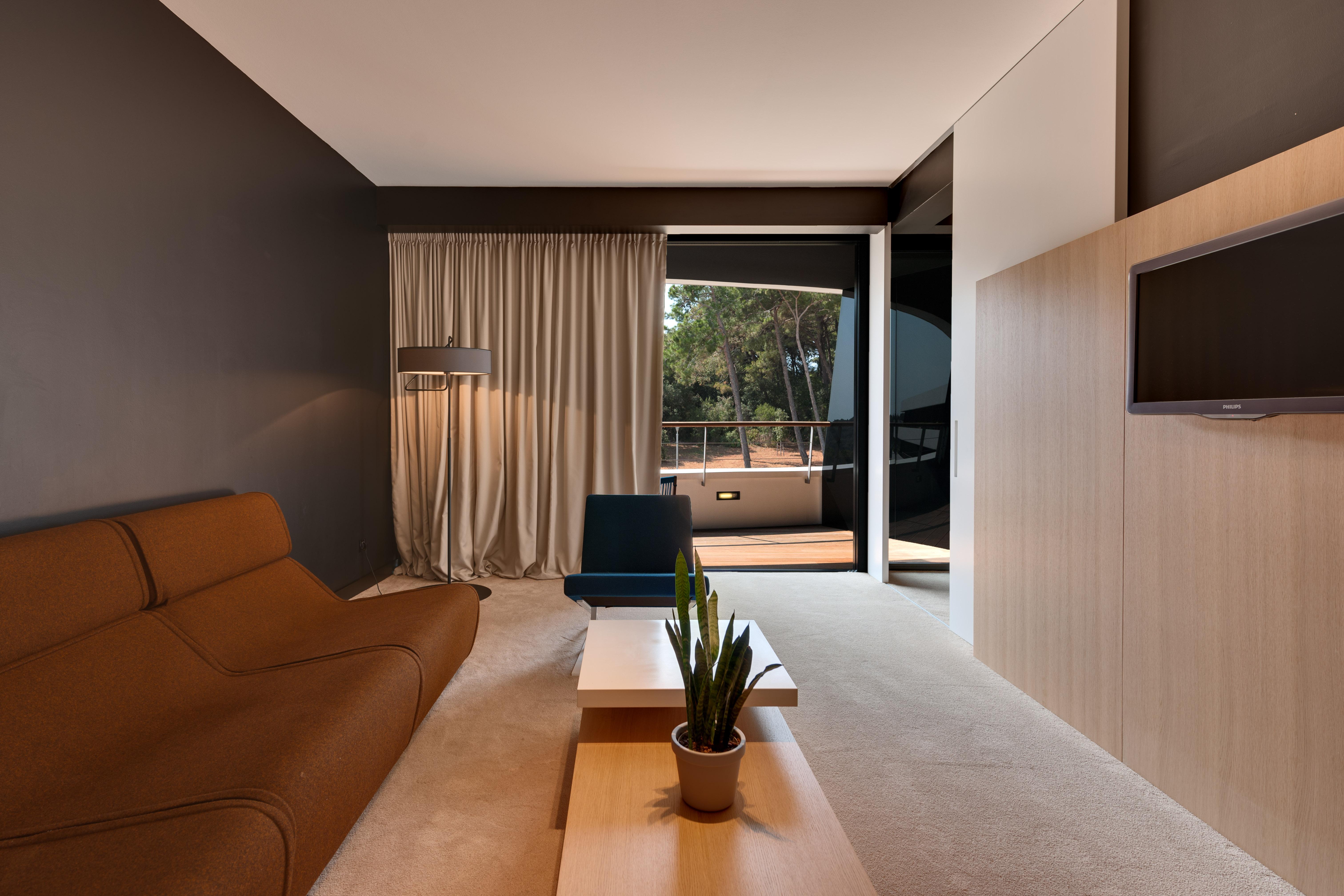โรงแรมโลเน โรวีน ภายนอก รูปภาพ A room at the hotel