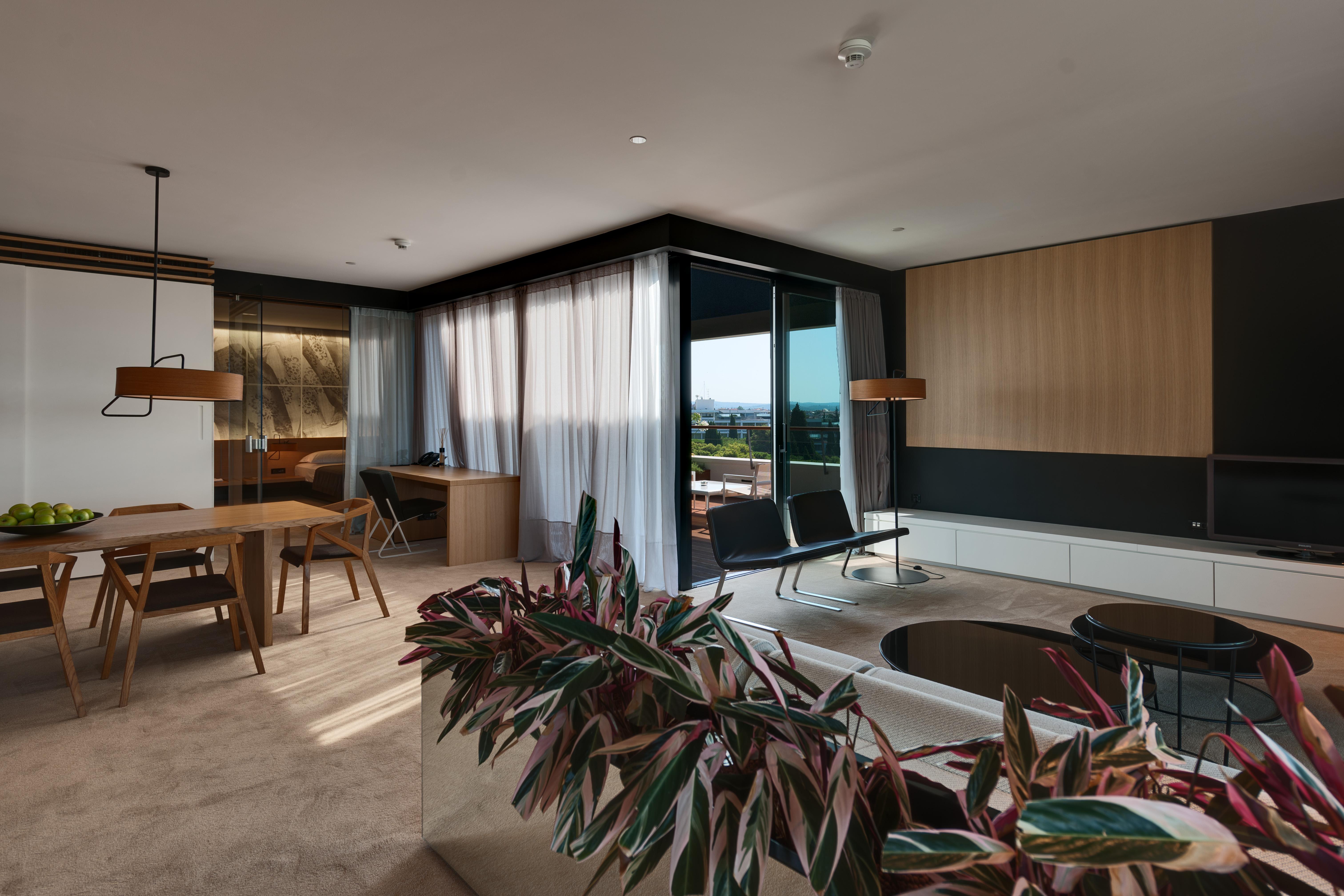 โรงแรมโลเน โรวีน ภายนอก รูปภาพ Interior of a typical apartment