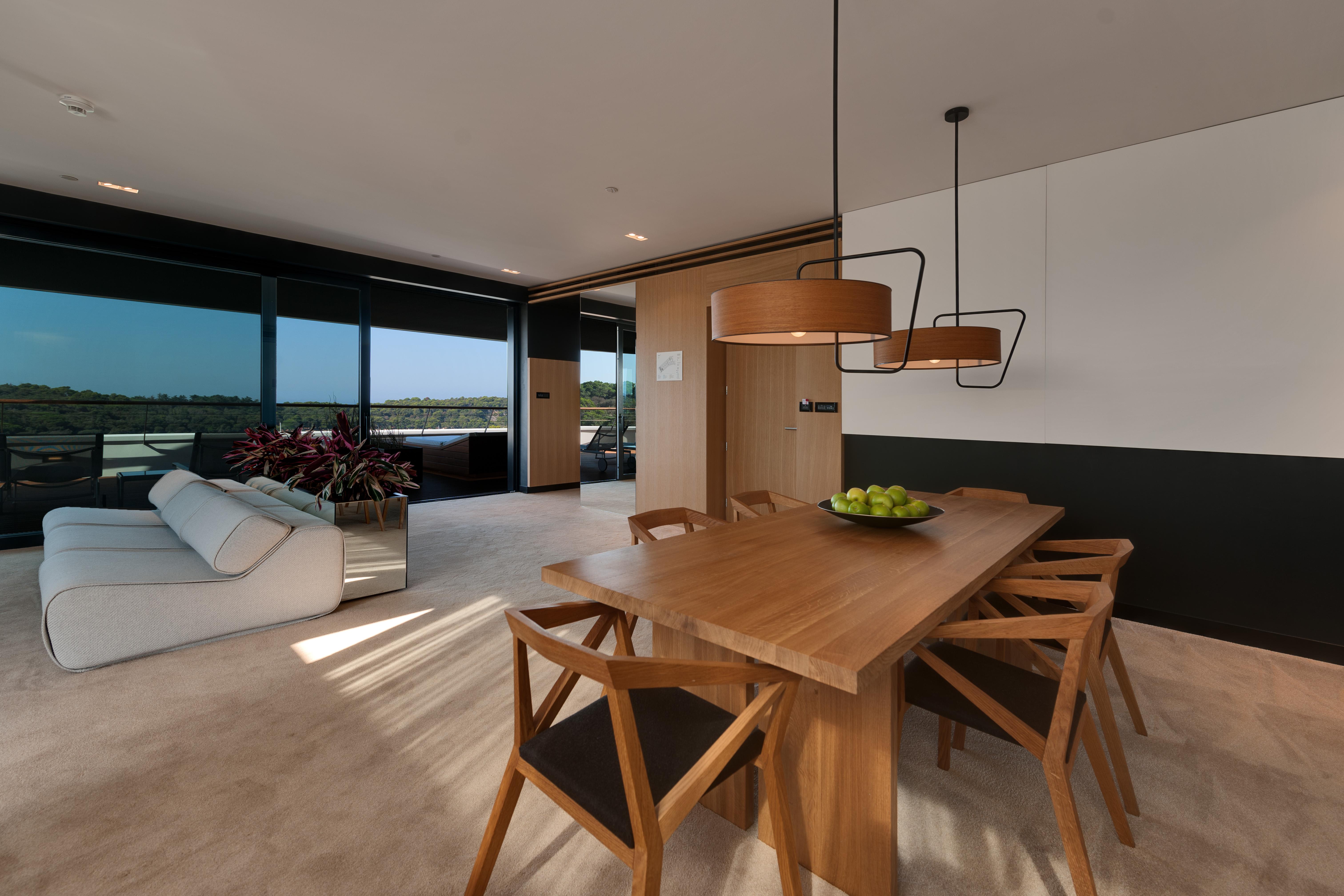 โรงแรมโลเน โรวีน ภายนอก รูปภาพ Interior of a house