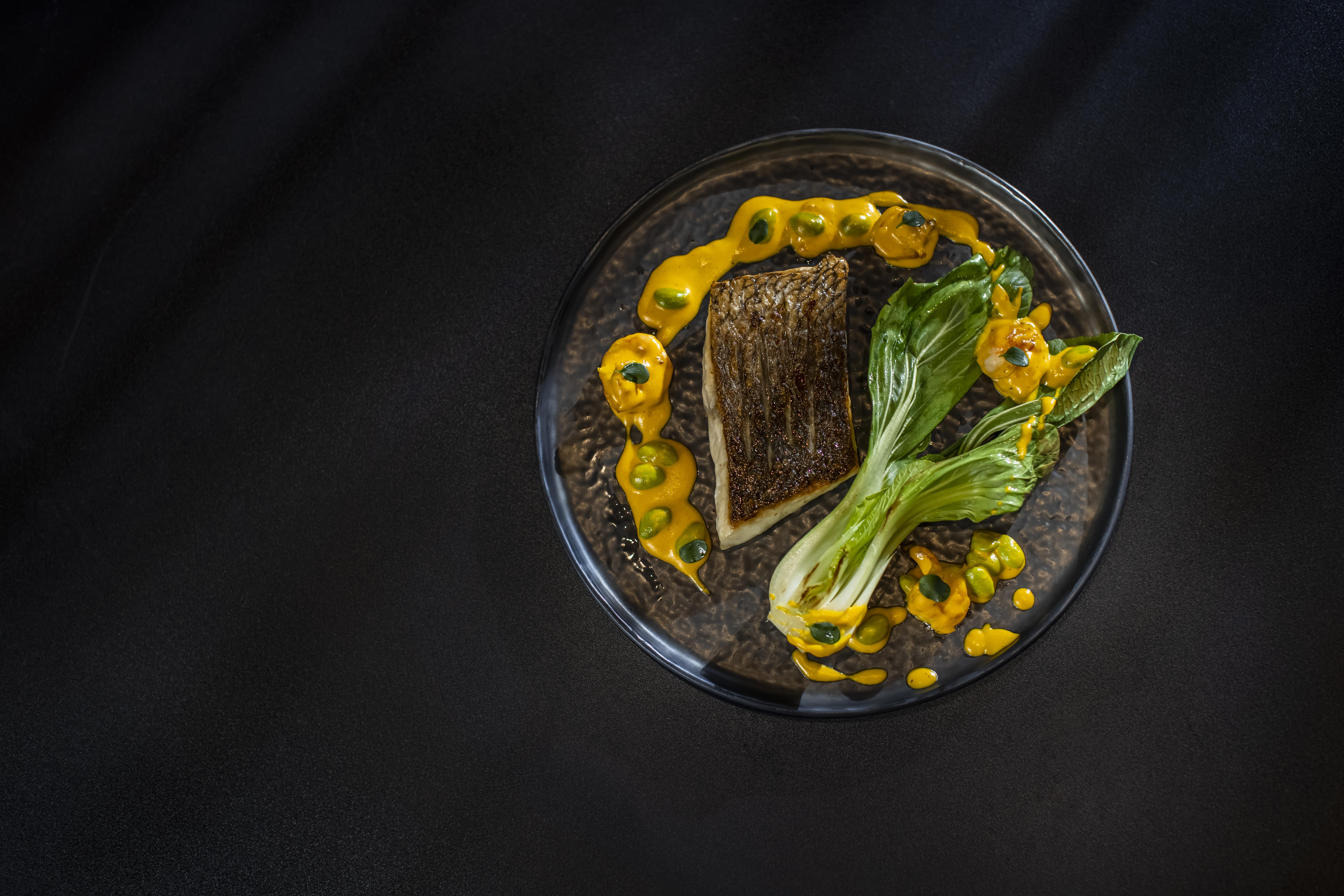 โรงแรมโลเน โรวีน ภายนอก รูปภาพ A dish at the restaurant