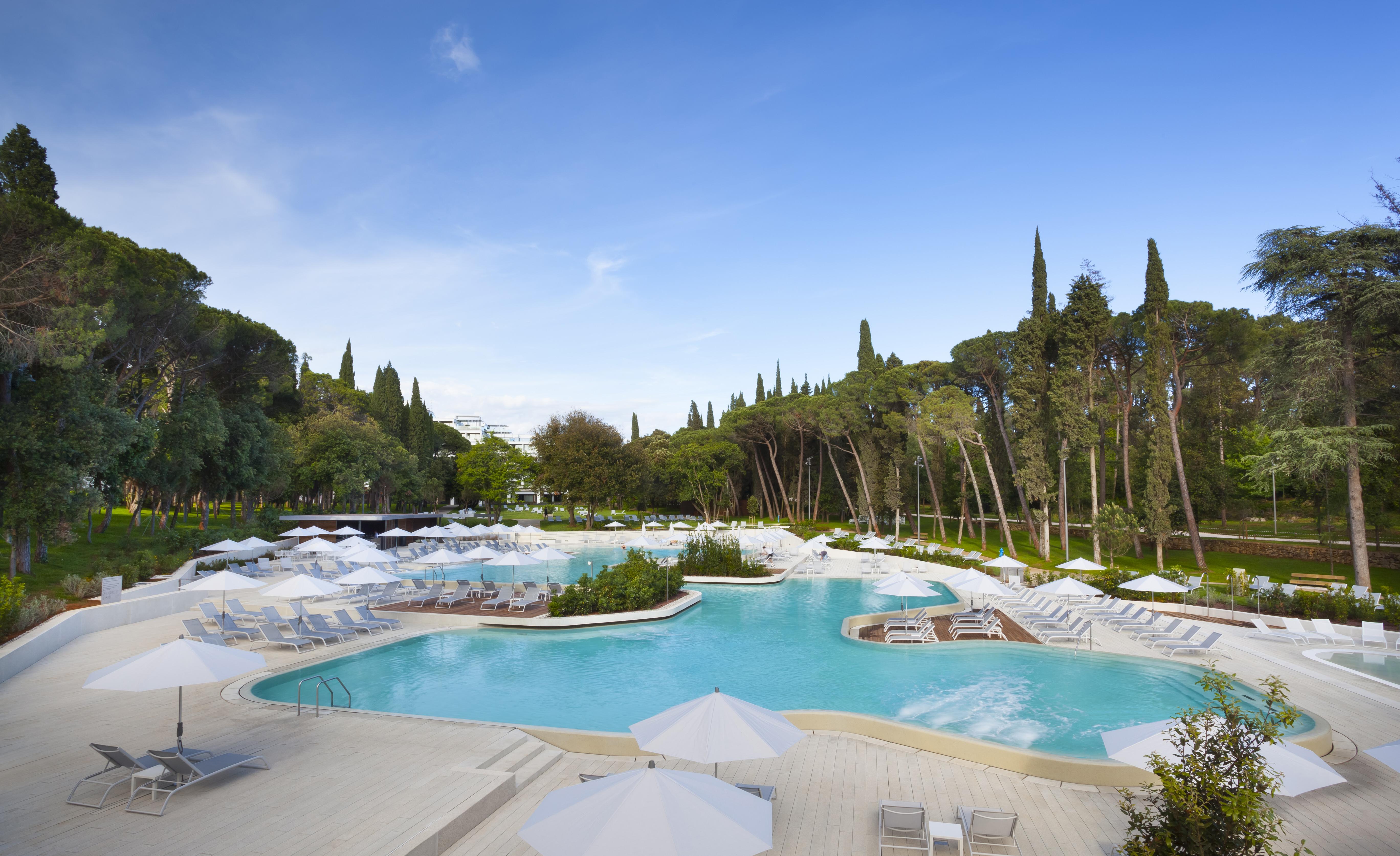 โรงแรมโลเน โรวีน ภายนอก รูปภาพ The pool at the resort
