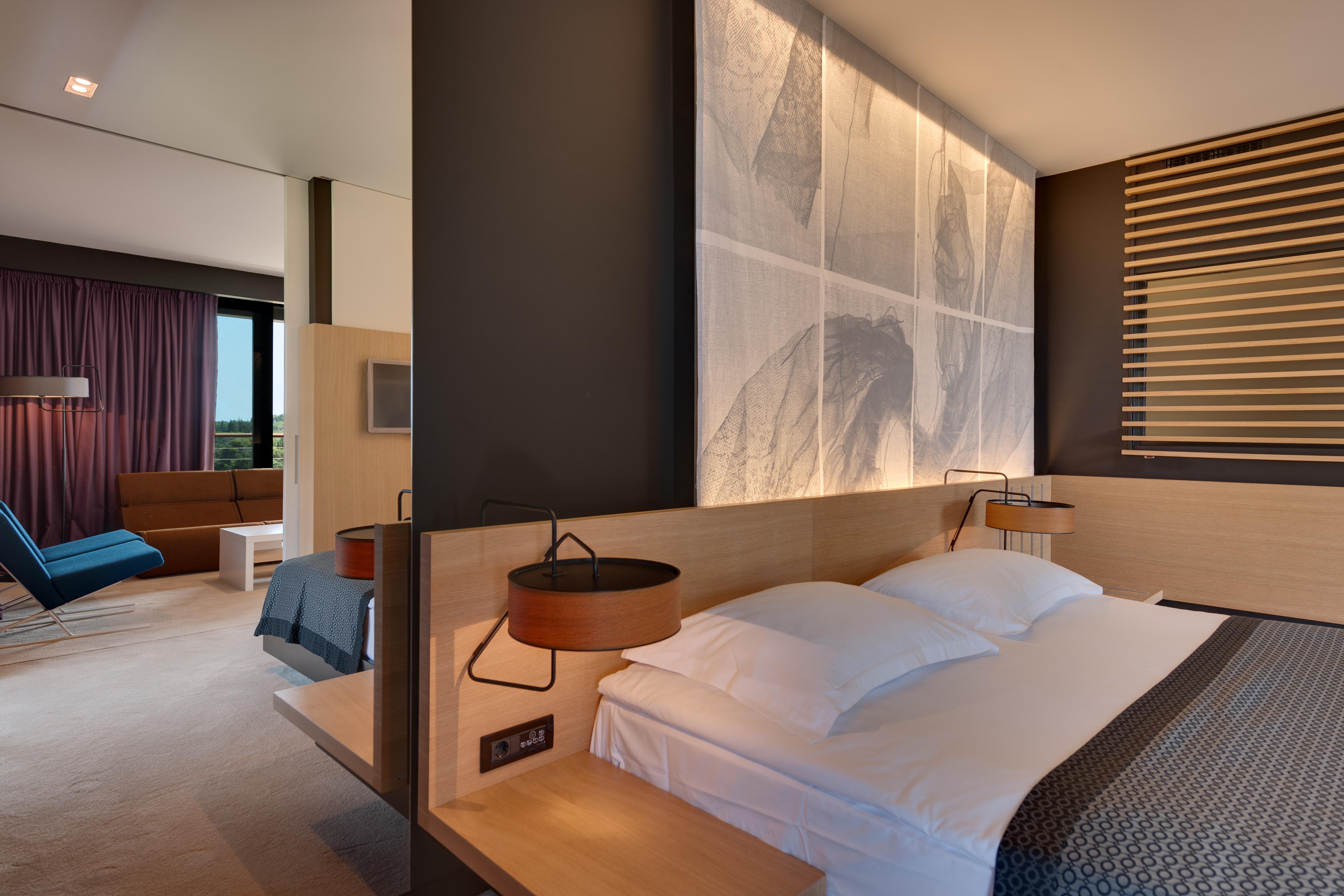 โรงแรมโลเน โรวีน ภายนอก รูปภาพ A room at the hotel