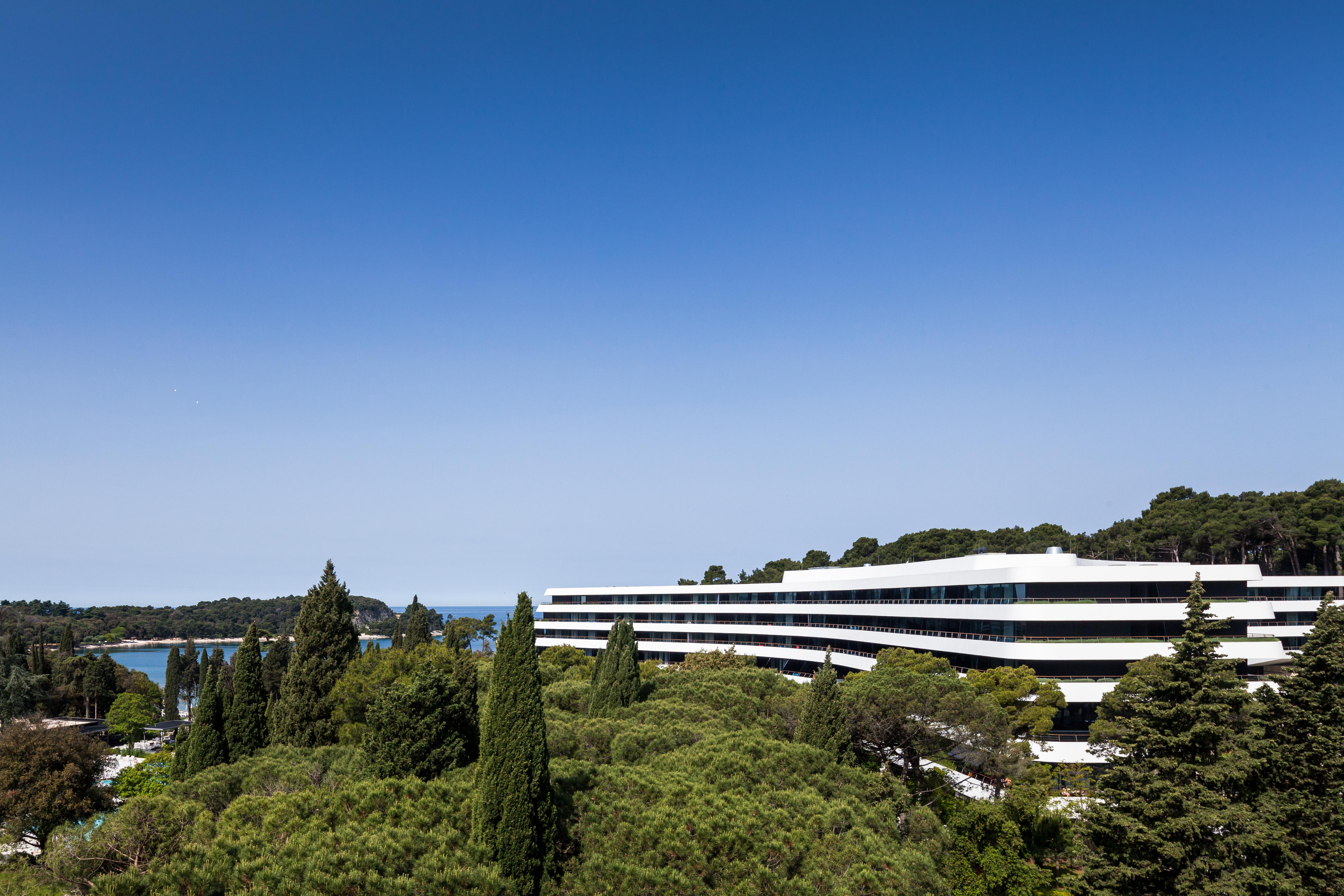 โรงแรมโลเน โรวีน ภายนอก รูปภาพ The campus of the University of Patras