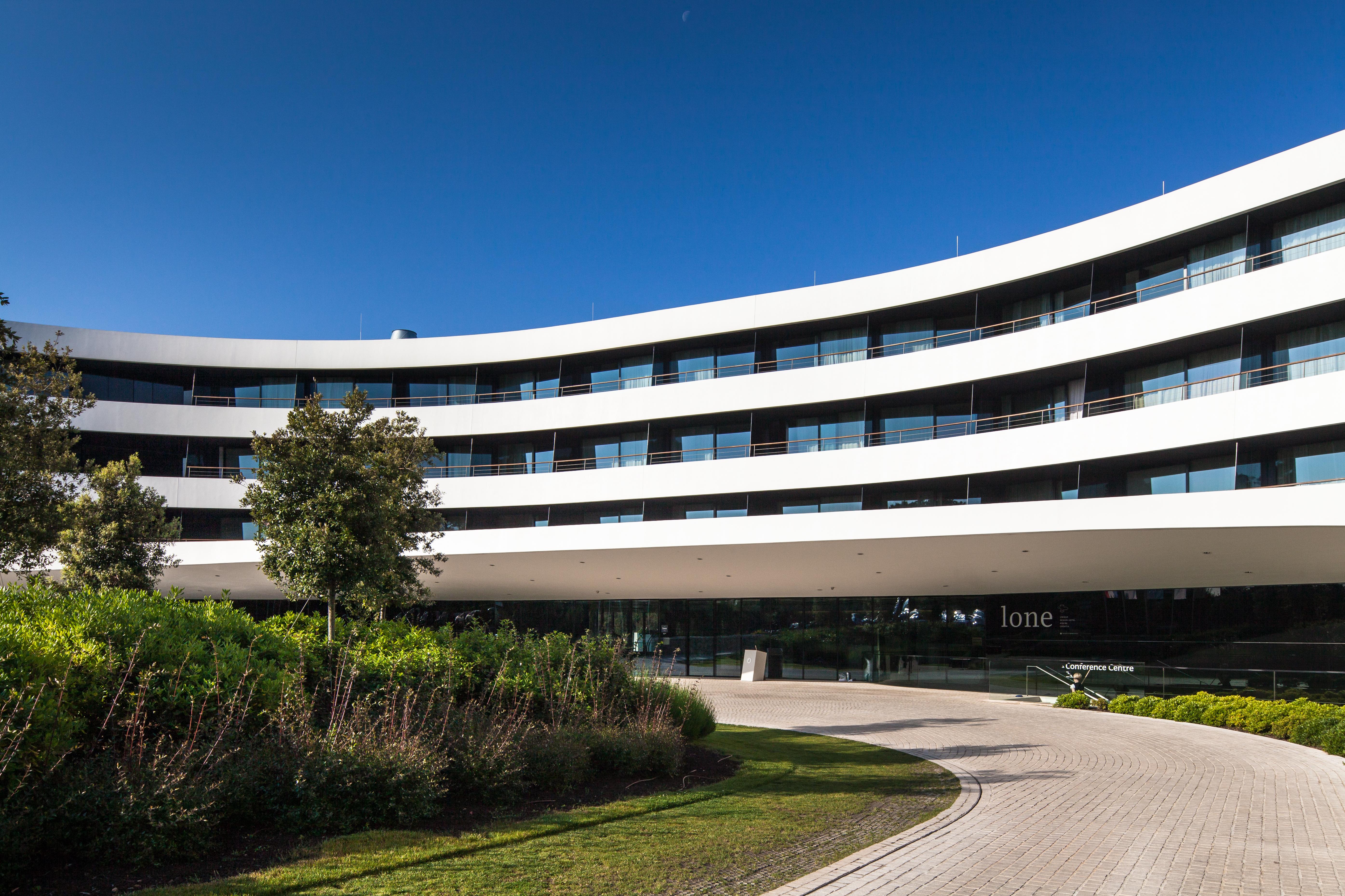 โรงแรมโลเน โรวีน ภายนอก รูปภาพ The hotel