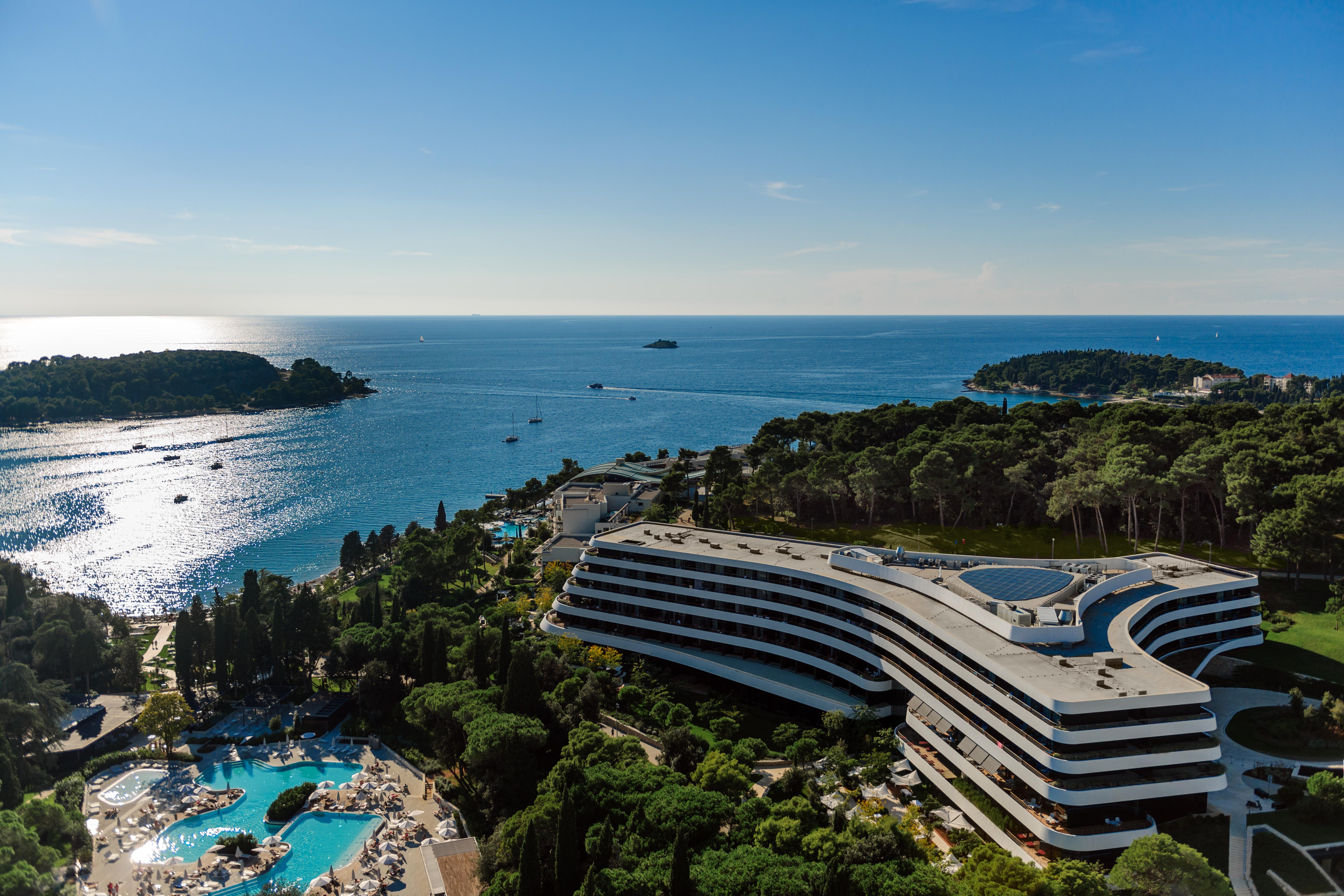 โรงแรมโลเน โรวีน ภายนอก รูปภาพ The hotel in 2016