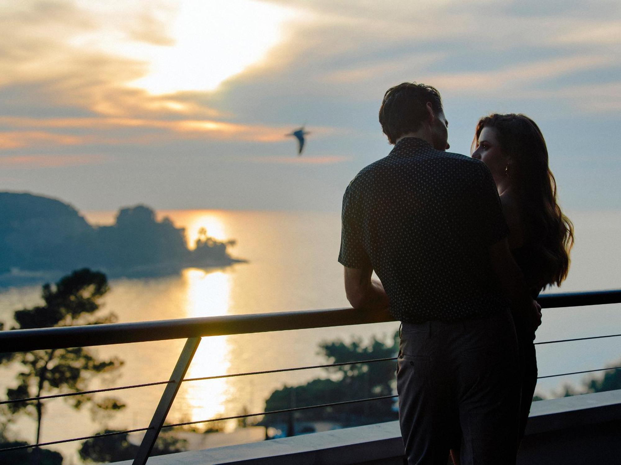 โรงแรมโลเน โรวีน ภายนอก รูปภาพ Sunset at the resort