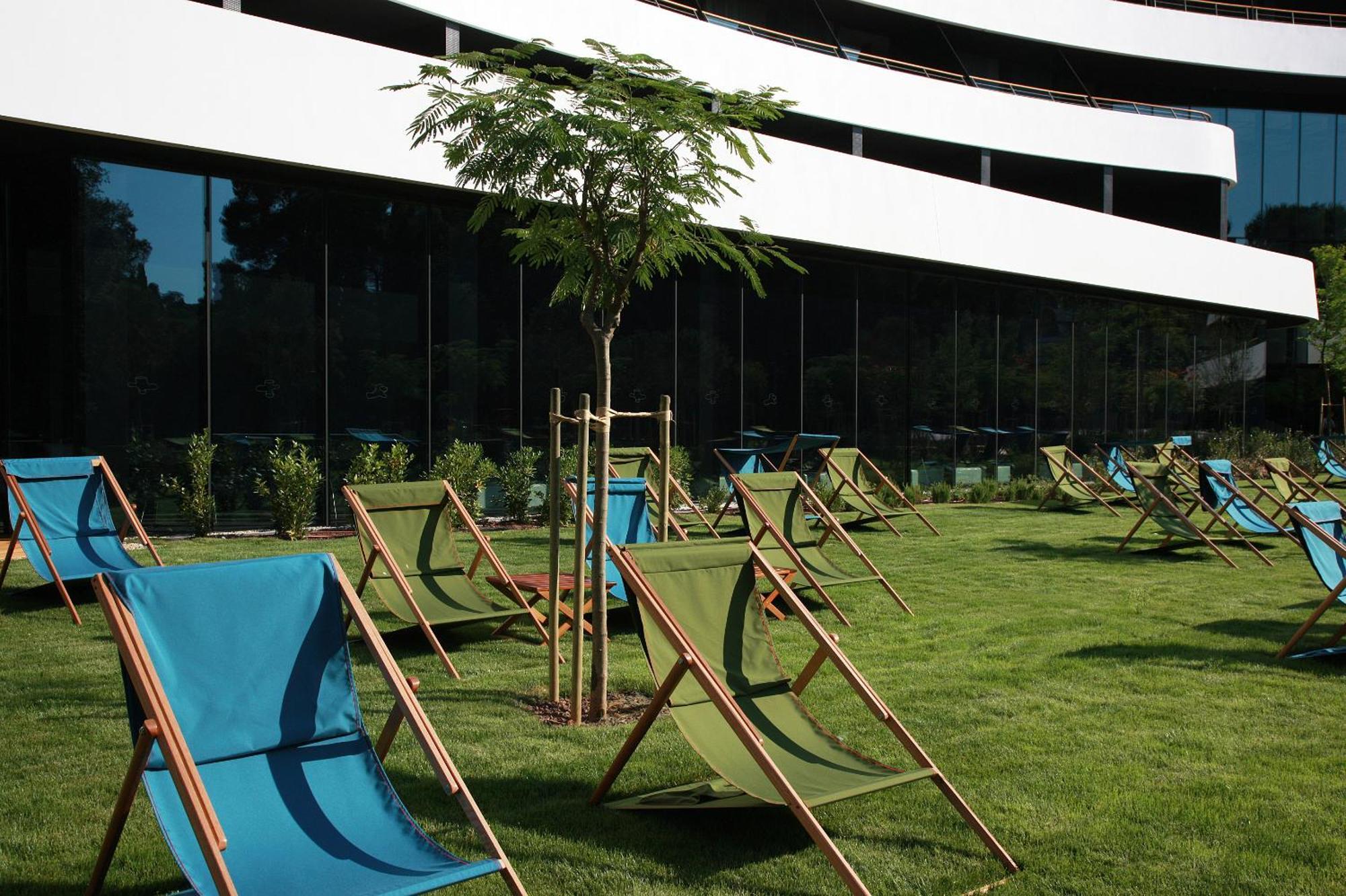 โรงแรมโลเน โรวีน ภายนอก รูปภาพ The garden