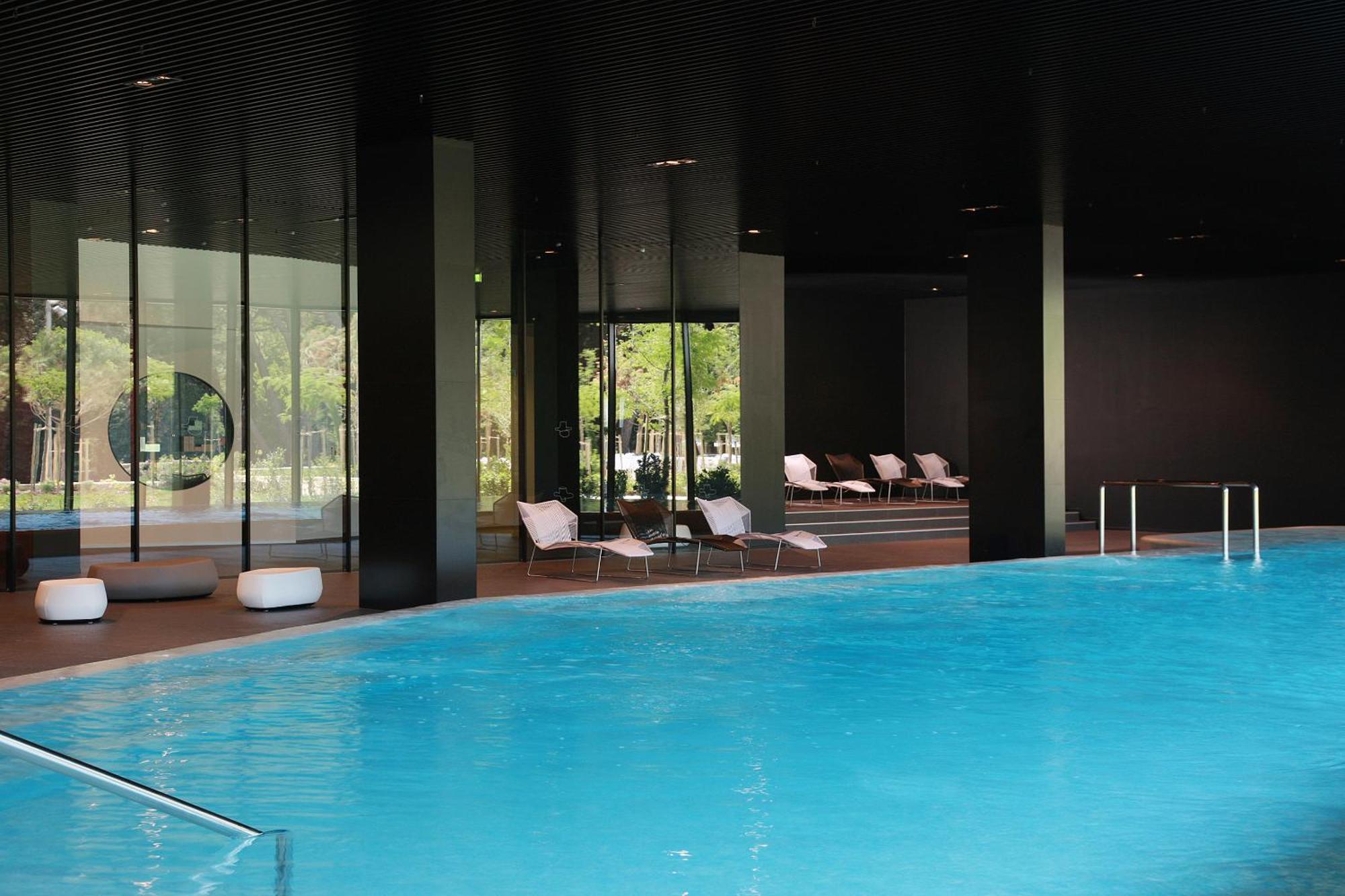 โรงแรมโลเน โรวีน ภายนอก รูปภาพ The swimming pool
